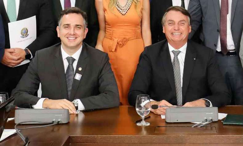 Aliado de Bolsonaro é eleito presidente do Senado