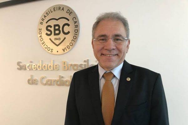 Novo ministro da saúde  libera cloroquina e rejeita lockdown