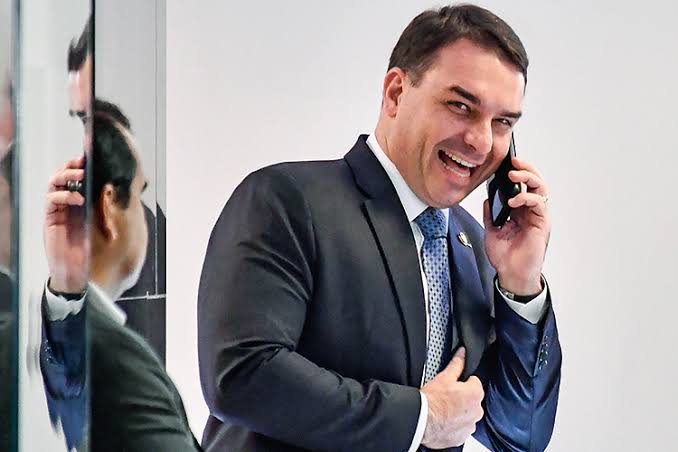 Recurso de Flávio Bolsonaro é liberado para Julgamento por Ministro do STJ