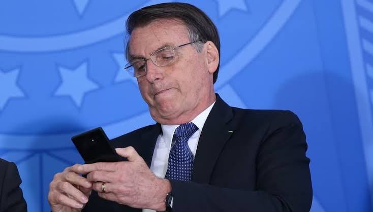 Após ter publicações apagadas, Bolsonaro prepara decreto que proíbe redes sociais de apagarem perfis e publicações