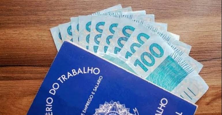 Câmara aumenta salário mínimo para R$1.100,00