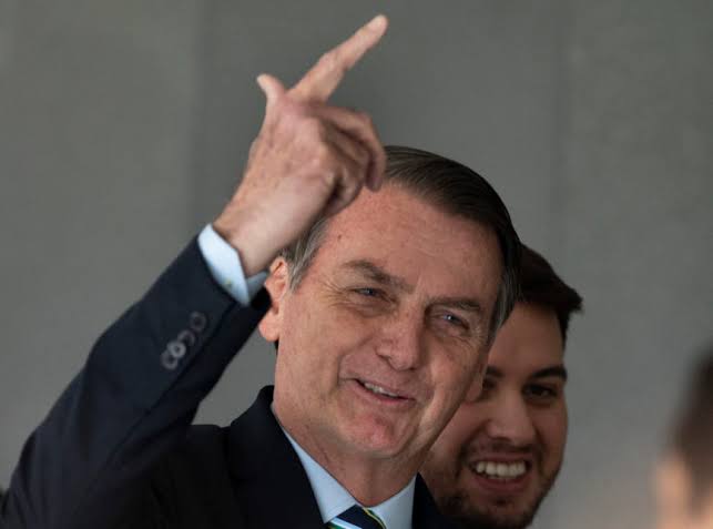 Bolsonaro lidera corrida presidencial em todos os cenários para 2022 mesmo com rejeição alta, aponta pesquisa