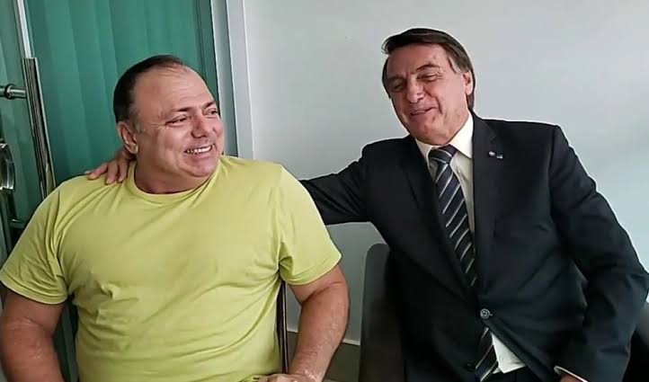 Bolsonaro blinda Pazuello e ex-ministro é nomeado secretário de Estudos Estratégicos do governo